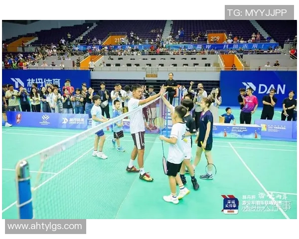 深圳羽毛球队实力大变革引发热议展现新风貌与未来发展潜力 深圳羽毛球队实力大变革引发热议展现新风貌与未来发展潜力