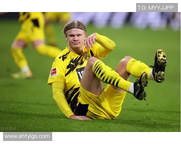 描绘足球天才哈兰德的精彩瞬间与独特风采