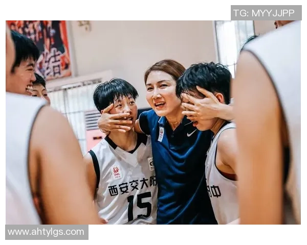 西安篮球队荣登全国篮球团队协作排行榜第十名展现出色团队精神与实力 西安篮球队荣登全国篮球团队协作排行榜第十名展现出色团队精神与实力