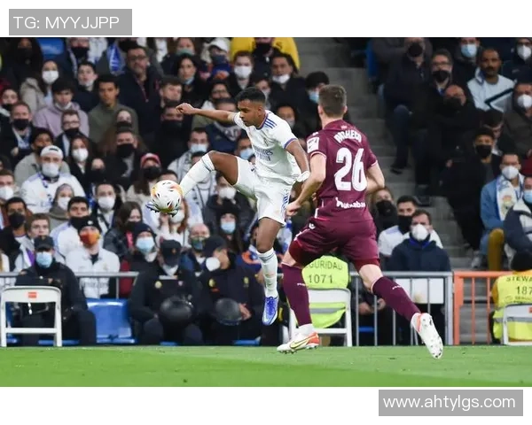 足球明星颠厕纸引发热议背后的故事与社会反响解析 足球明星颠厕纸引发热议背后的故事与社会反响解析