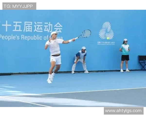 重庆网球队在世界锦标赛中的团队协作表现精彩纷呈引发关注 重庆网球队在世界锦标赛中的团队协作表现精彩纷呈引发关注